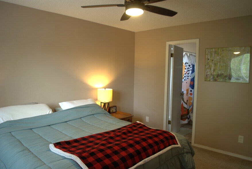 Main bedroom with upstairs bathroom access - 1330 Coulter St
