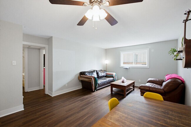 Building Photo - 2 Bed 1 Bath Condo by UT and CapMetro Stop