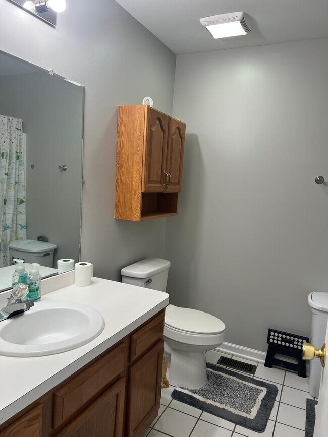 Building Photo - 3496 Willowview Ct