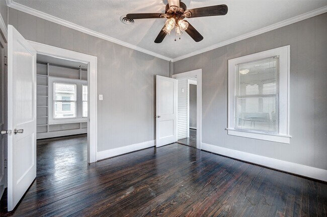 Building Photo - 109 E 23rd St