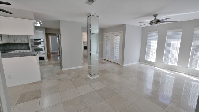 Building Photo - 8003 Oakwood Forest Dr