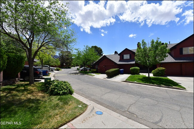 Building Photo - 31 Stratford Hall Cir