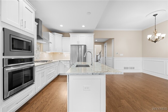 Building Photo - 10 Bentley Dr