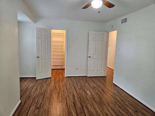 Building Photo - Fully Remodeled 3 Bed Home Near Galleria & Memorial Park - Utilities Included