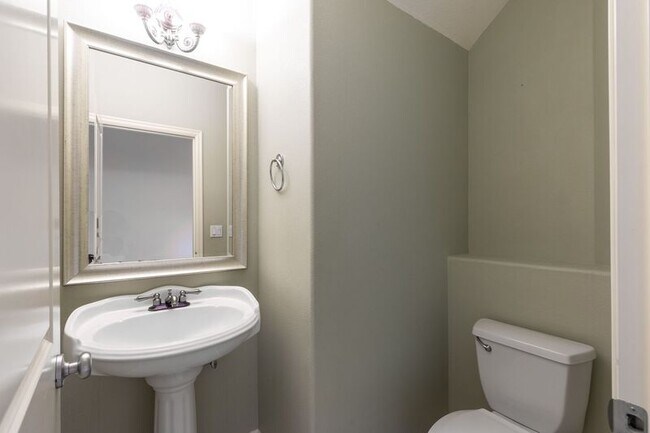Building Photo - 11528 SE Verns Way