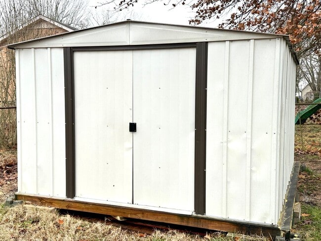 Building Photo - 28 Leonard Dr