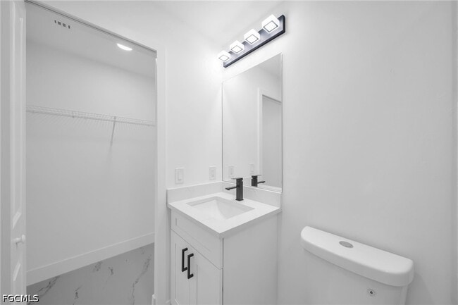 Building Photo - 4984 Fairway Ct