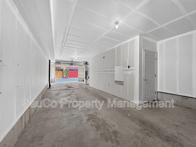Building Photo - 1419 NE Lockheart Ln