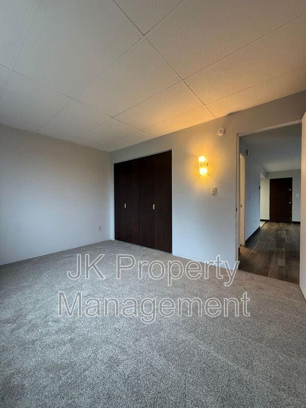 Building Photo - 1122 1st Ave SW