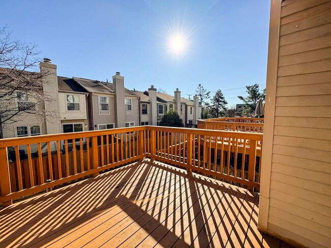 Building Photo - Updated 3 Bed 3.5 Bath Townhome with Deck ...