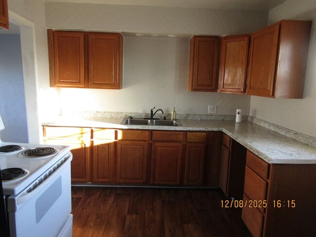 Building Photo - Very nice spacious home! No Carpet!