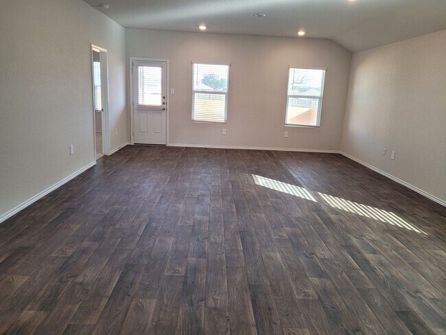 Building Photo - Beautiful Home in Arroyo Ranch!