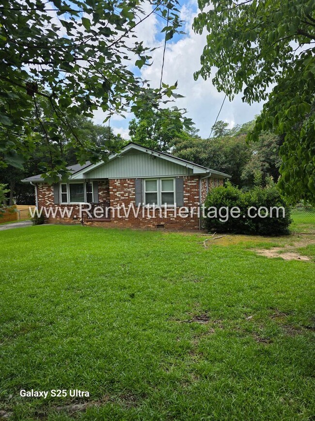 Building Photo - WOW!!! GORGEOUS RANCH WITH MANY UPGRADES / GREAT LOCATION/ PRIVATE YARD