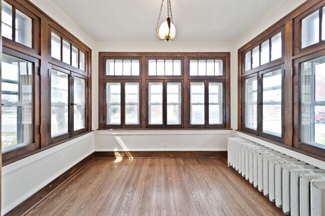 Building Photo - 616 Circle Ave