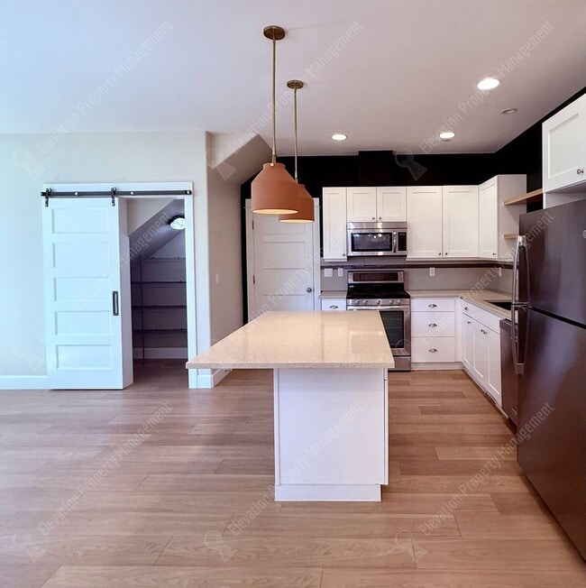 Building Photo - Modern 3 BR home in NE Bend near Orchard Park