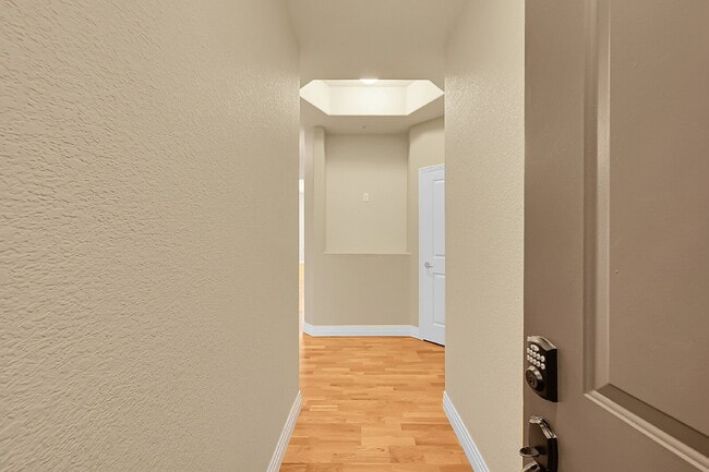 Building Photo - $2,045.00, 2-bed, 2-bath, located in Denve...