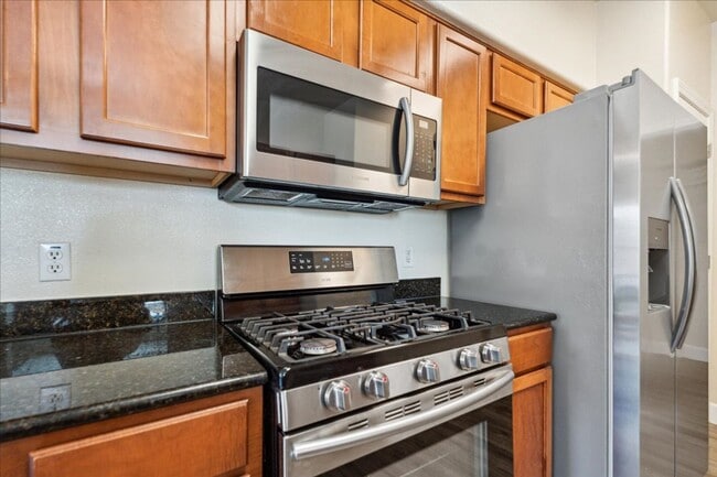 Building Photo - 5350 Dunlay Dr