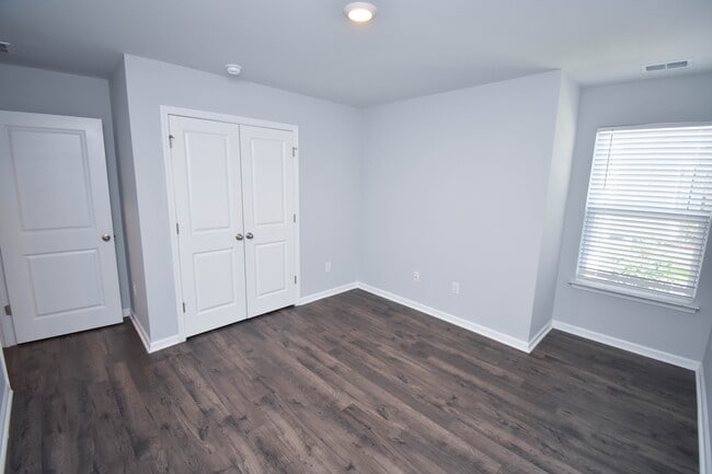 Building Photo - 1799 Berkley Village Loop