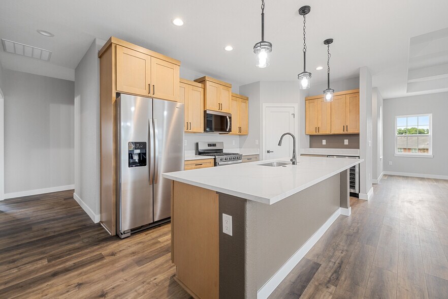 Building Photo - 1867 Woodland Way