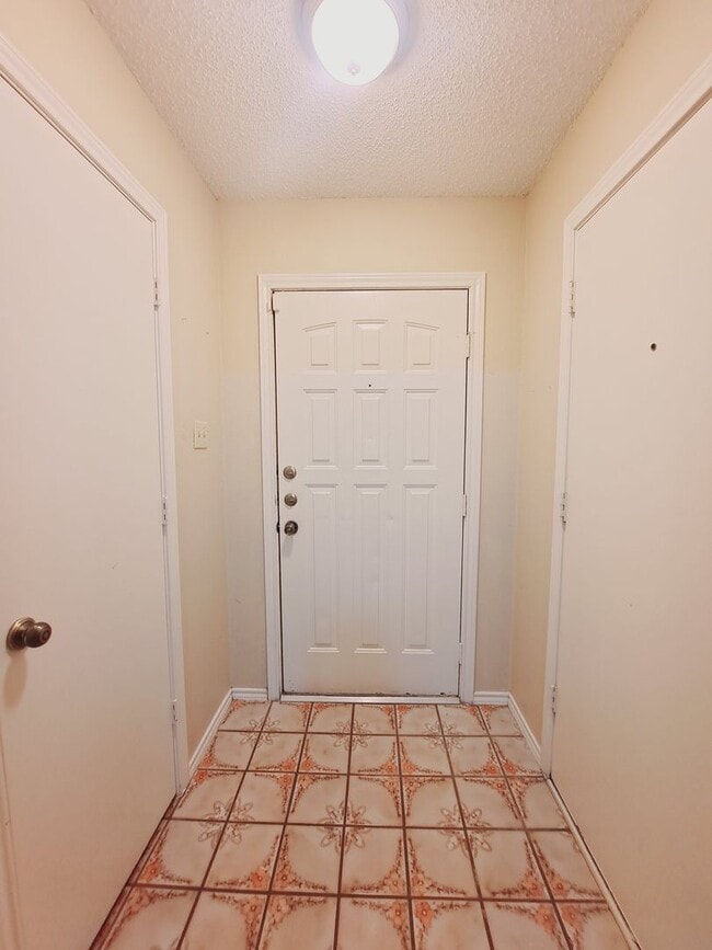 Building Photo - Cozy & Affordable 2 Bedroom in Carrollton!
