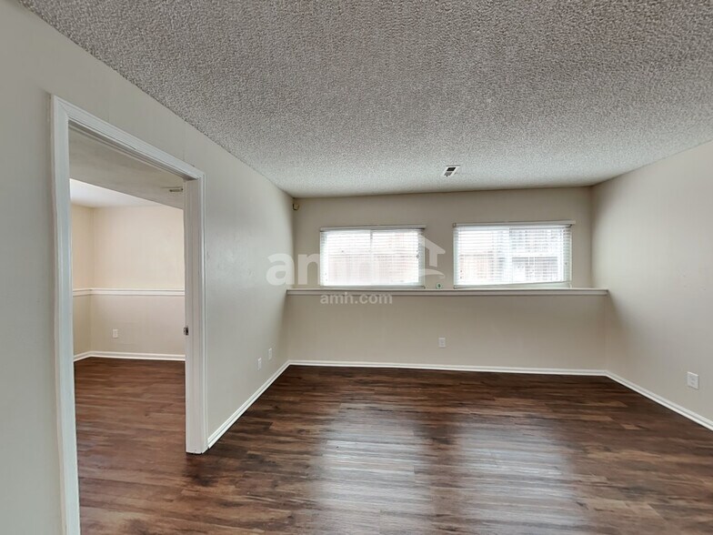 Building Photo - 4112 S Cathay Way
