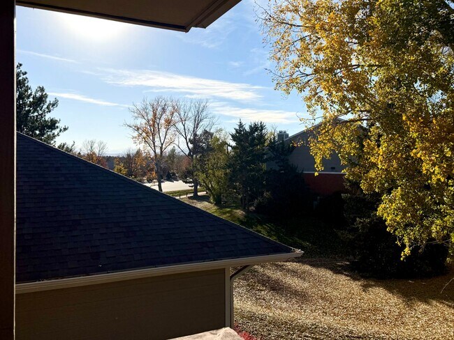 Building Photo - Top-Floor 2 Bed/2 Bath Condo in SE Fort Collins - Pool, Hot Tub & Fitness Center - $1,895/mo - Mo...