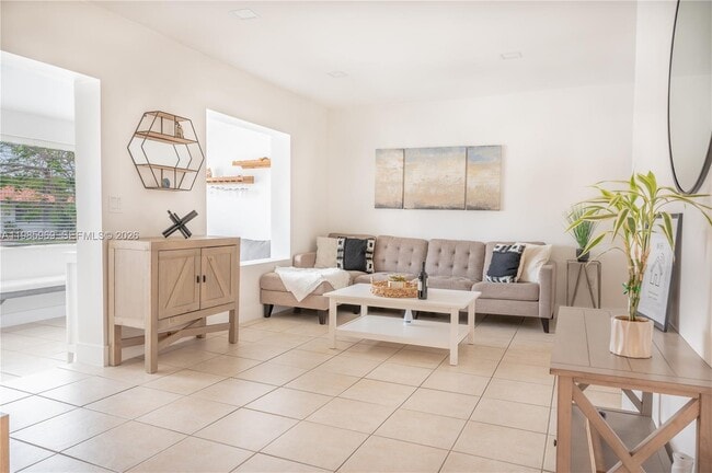 Building Photo - 4821 SW 5th St