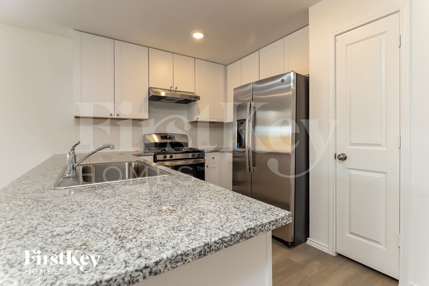 Building Photo - 10643 Erinita Way