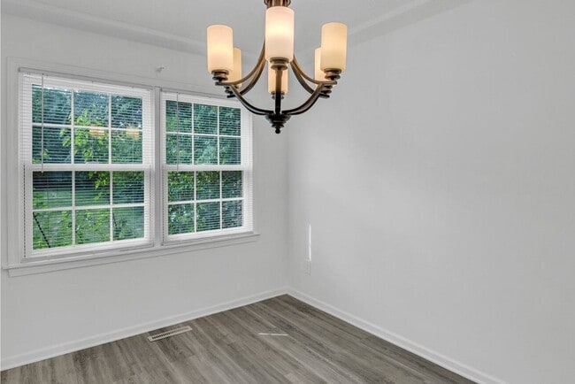 Building Photo - 405 S Montclaire Dr