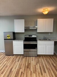 Building Photo - 801 Range Ln
