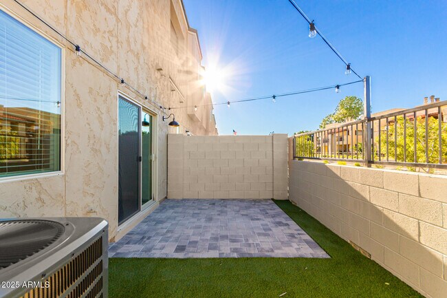 Building Photo - 2134 W Harmont Dr