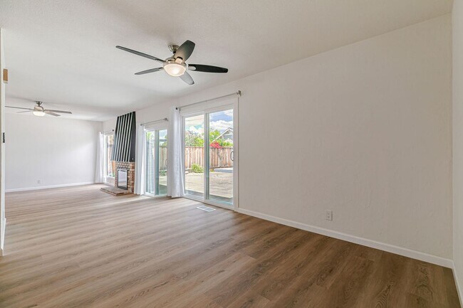 Building Photo - Cambrian Park Home Near Top Schools & Park...