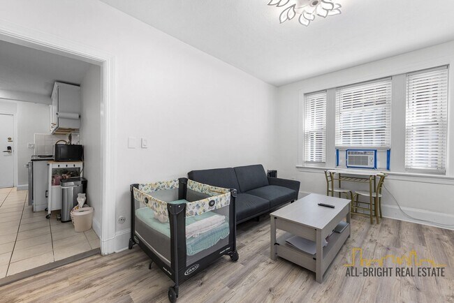 Building Photo - Awesome location one bedroom in Allston