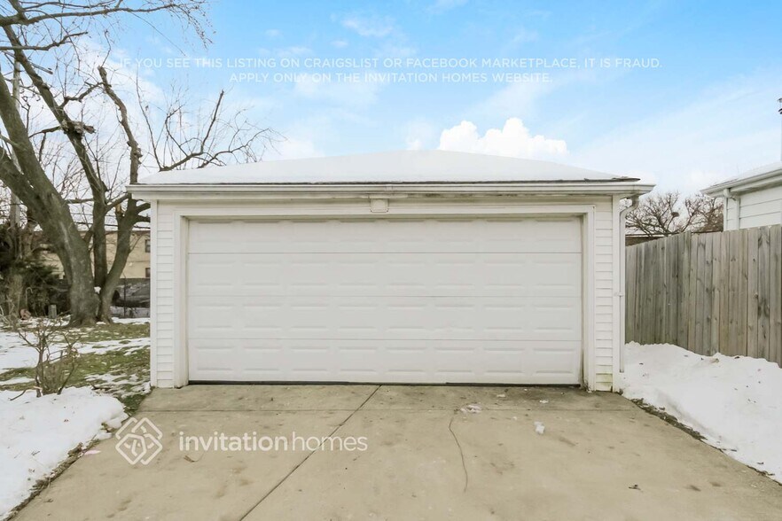 Building Photo - 129 E Central Ave