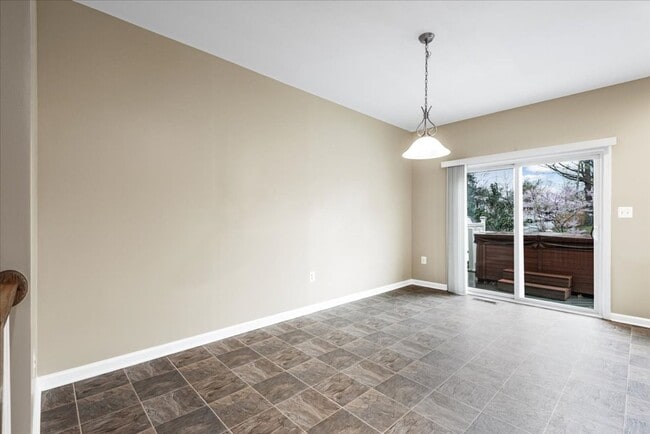 Building Photo - Charming 3-Level Townhome