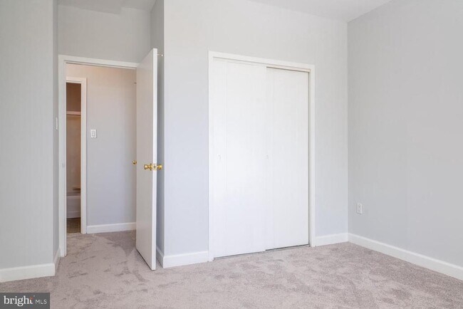 Building Photo - 1021 Arlington Blvd