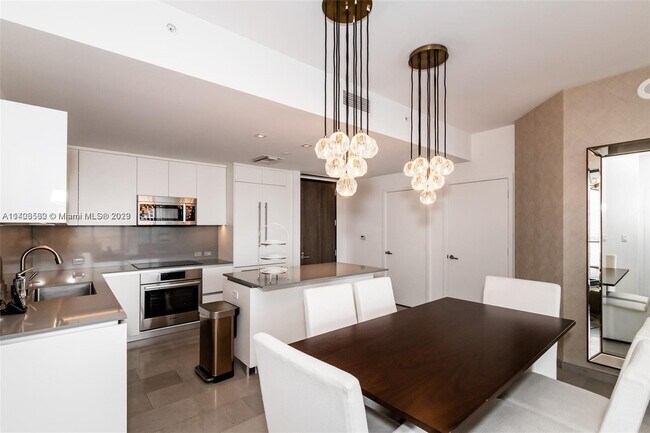 Building Photo - 88 SW 7th St