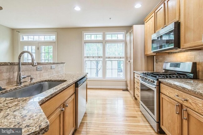Building Photo - 8159 Skelton Cir