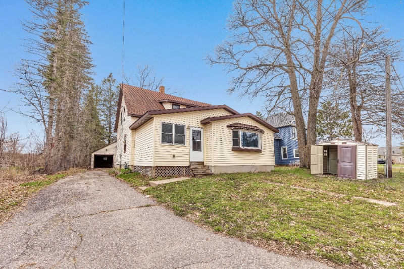 Building Photo - 105 N Metonga Ave