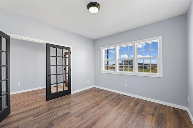 Building Photo - 1306 S Roberto Rd
