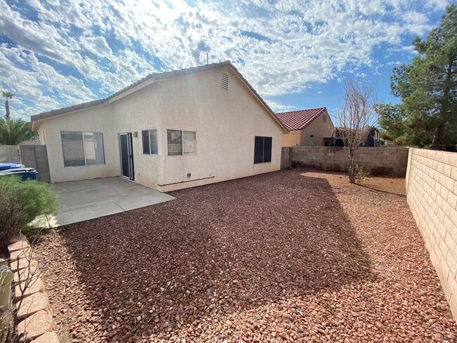 Building Photo - Great 3 bedroom/2 bathroom home in Henderson