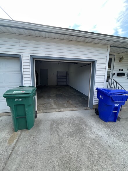 Garage - 3011 N Stout Rd