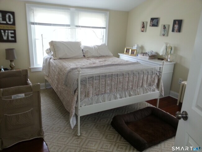 Building Photo - 356 Townsend Ave