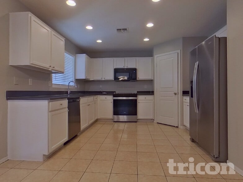 Building Photo - 11218 W Elm Ln