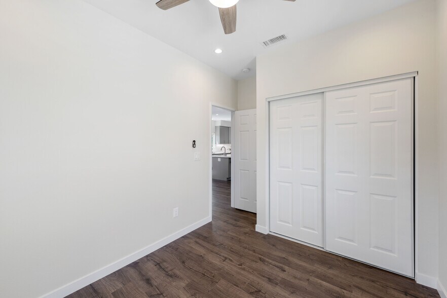 Building Photo - 6533 Ben Ave