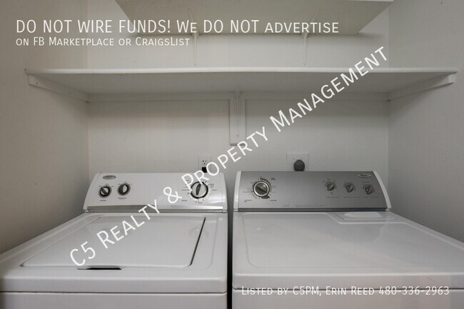 Building Photo - 3131 E Cottonwood Ln