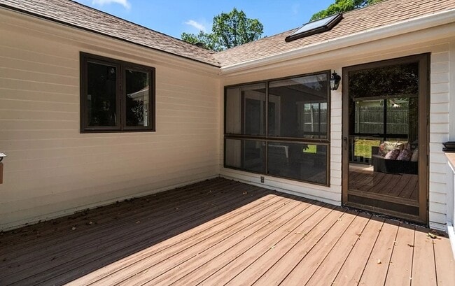 Building Photo - 23 Whitten St