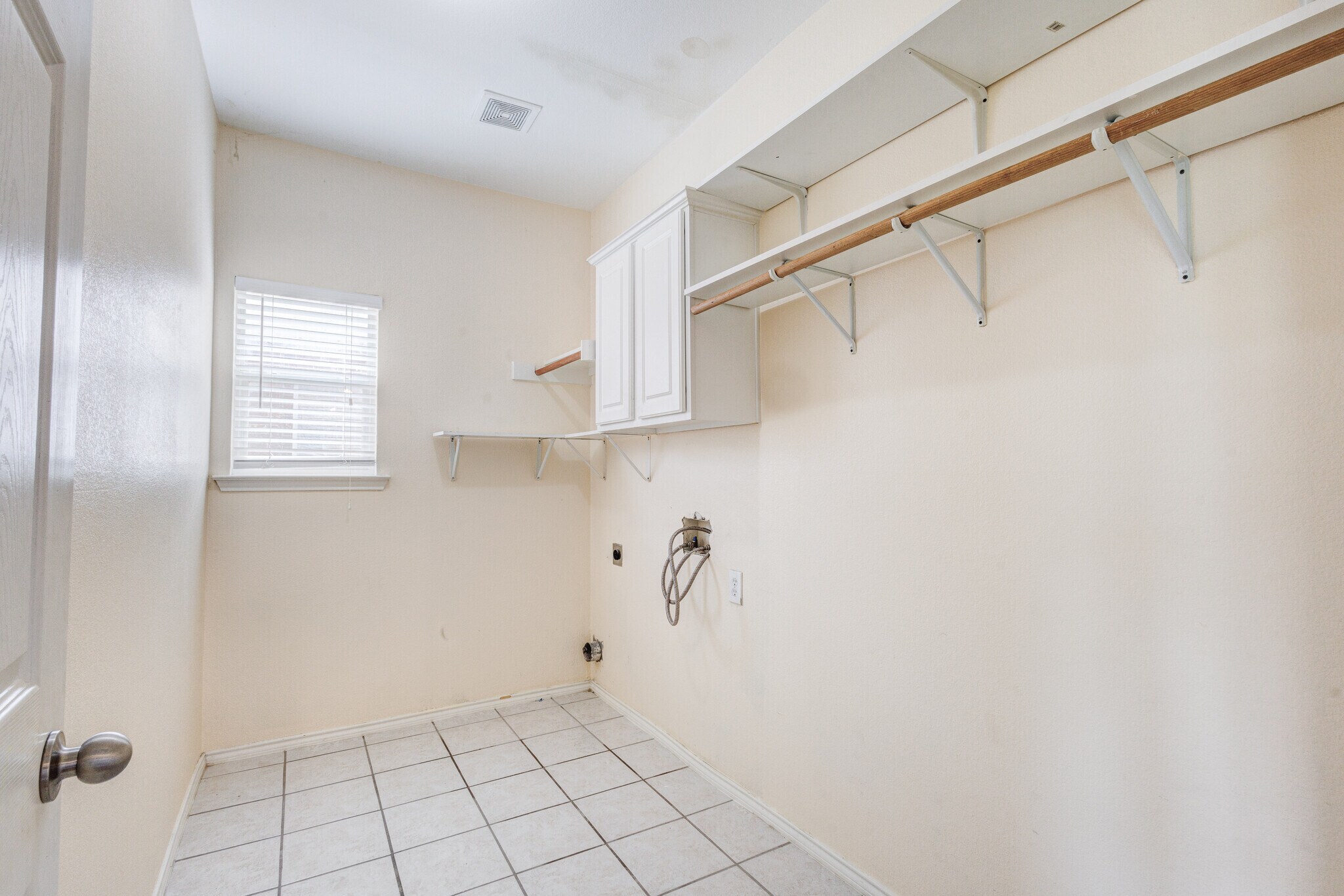Building Photo - 6107 Lakecrest Dr