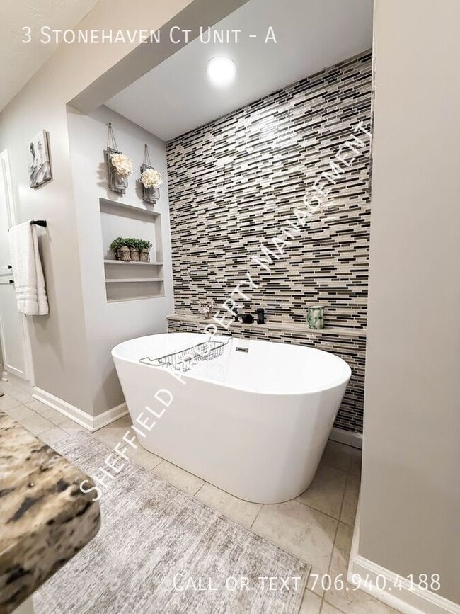 Building Photo - 3 Stonehaven Ct