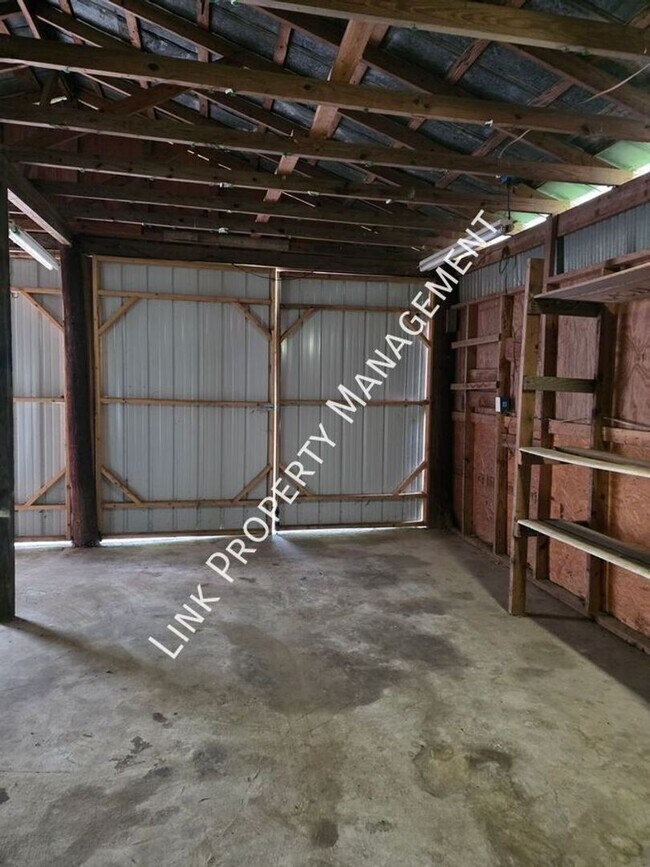 Building Photo - Don't Miss this 3BR/2BA Home with Large Detached Garage & Huge Backyard and Deck